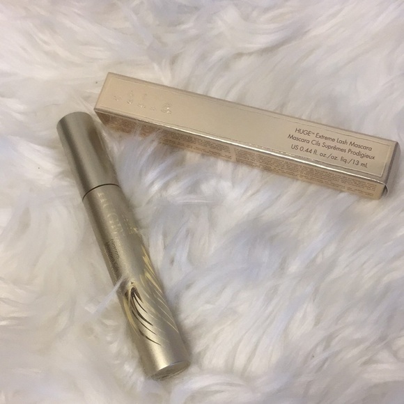 Stila HUGE Extreme Lash Mascara - Picture 5 of 5